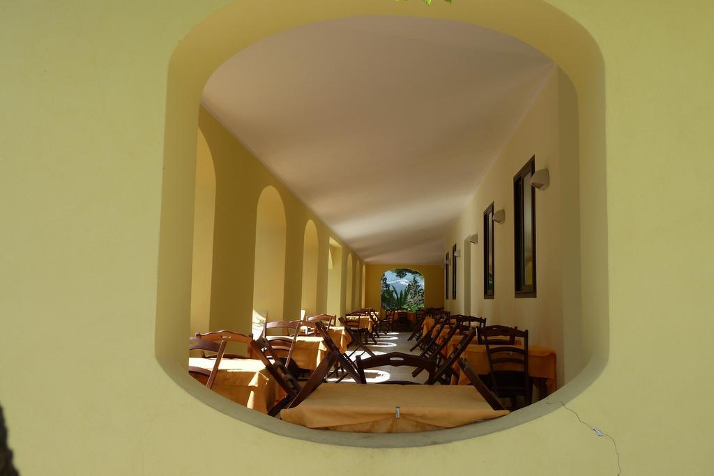 Villaggio Santo Stefano Весте Екстериор снимка